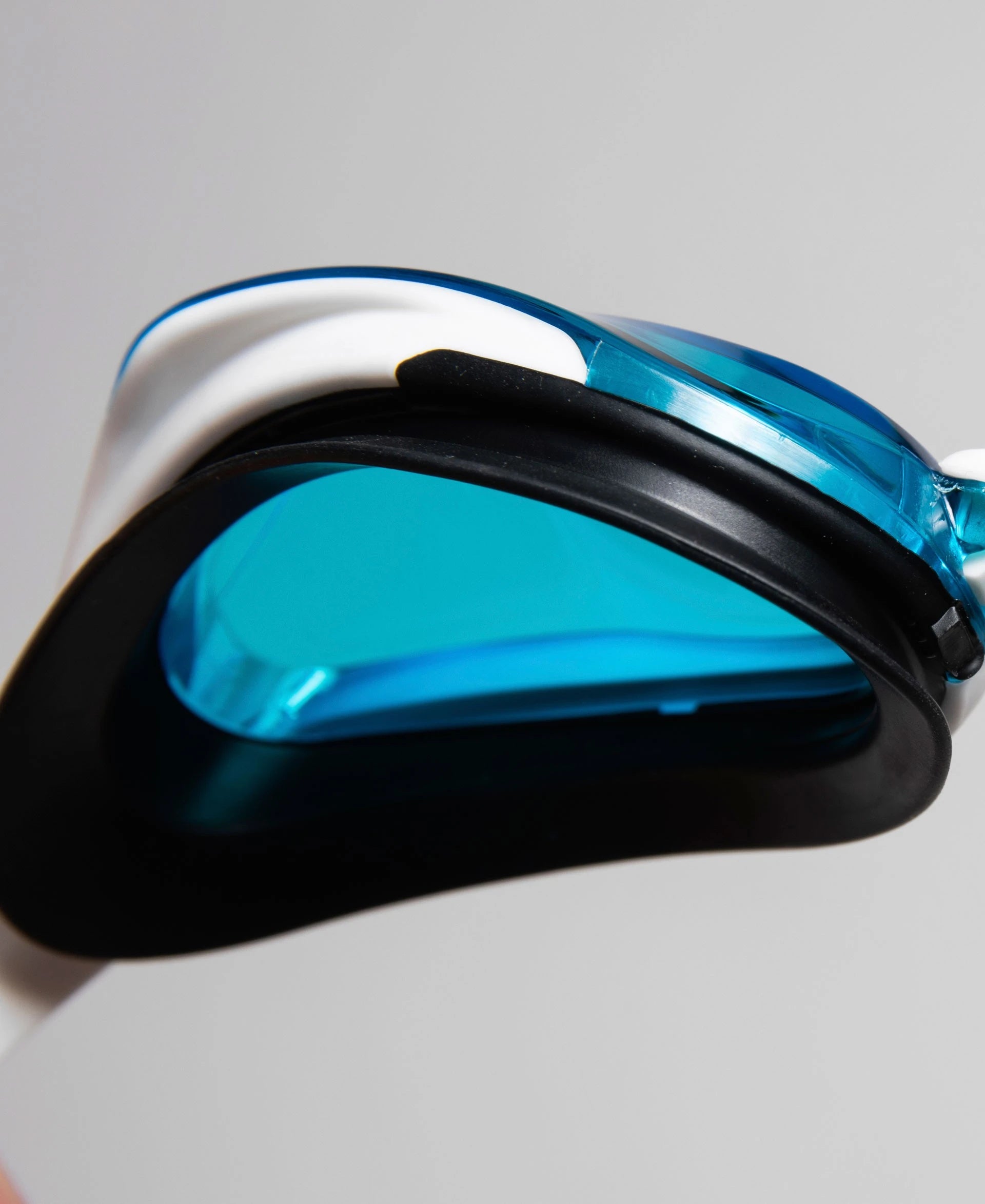 ARENA COBRA ULTRA SWIPE