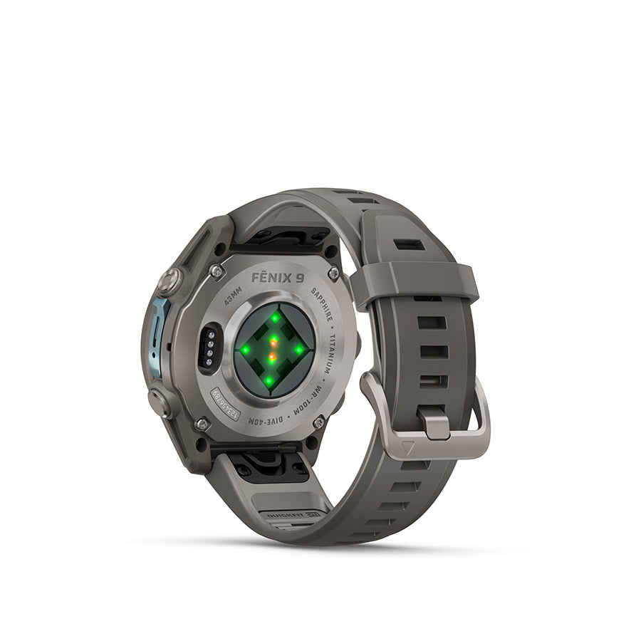 Garmin fenix 9 43 mm, Titane / bracelet en silicone gris galet, vue 3